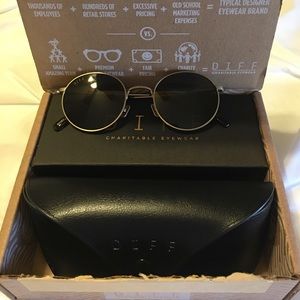 DIFF Daisy Round Polarized Sunglasses